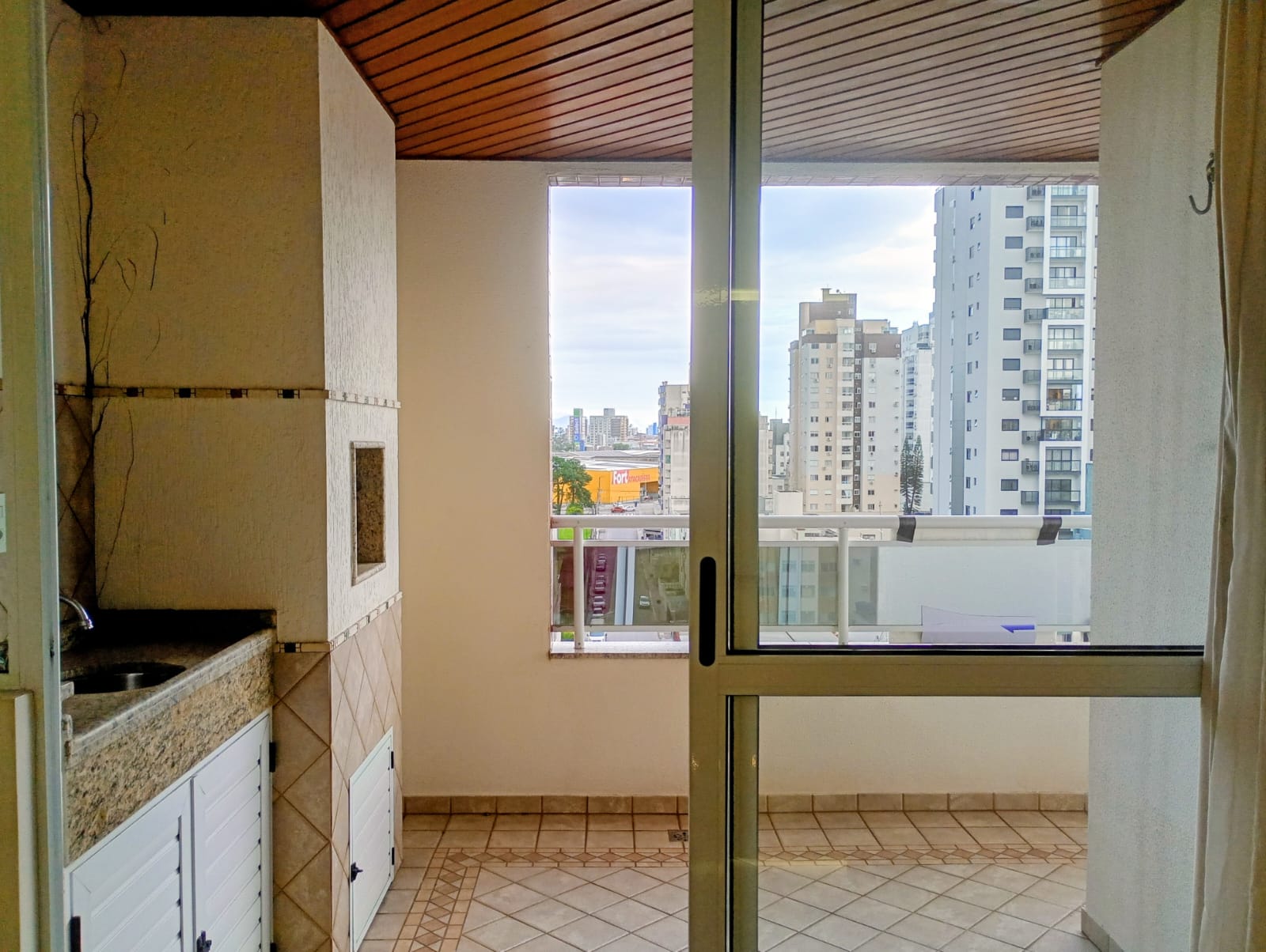 Cozinha planejada com armários